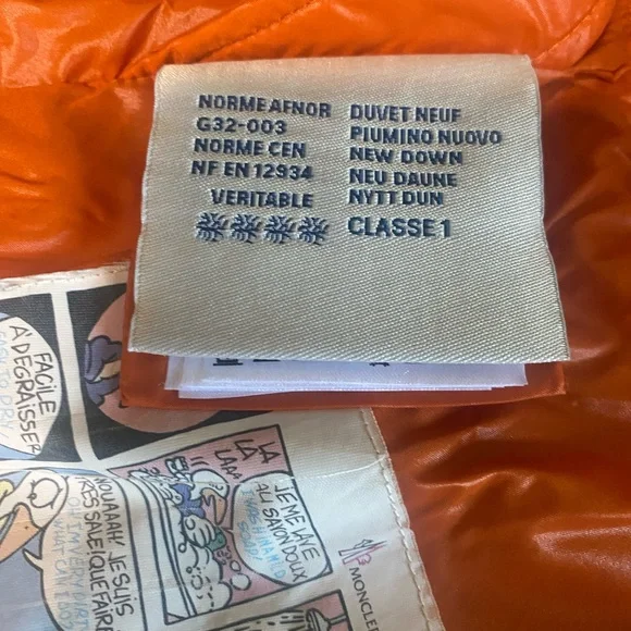 Moncler Puffer Coat with coyote Fur Trim - Picture 14 of 14